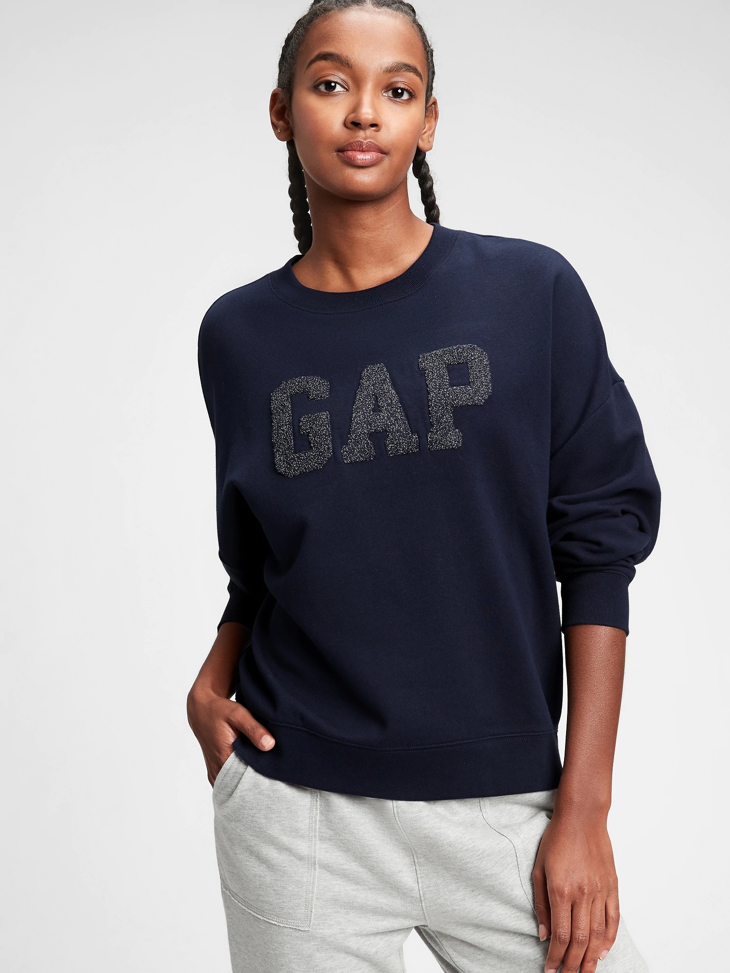 Gap Logo Yuvarlak Yaka Sweatshirt. 1