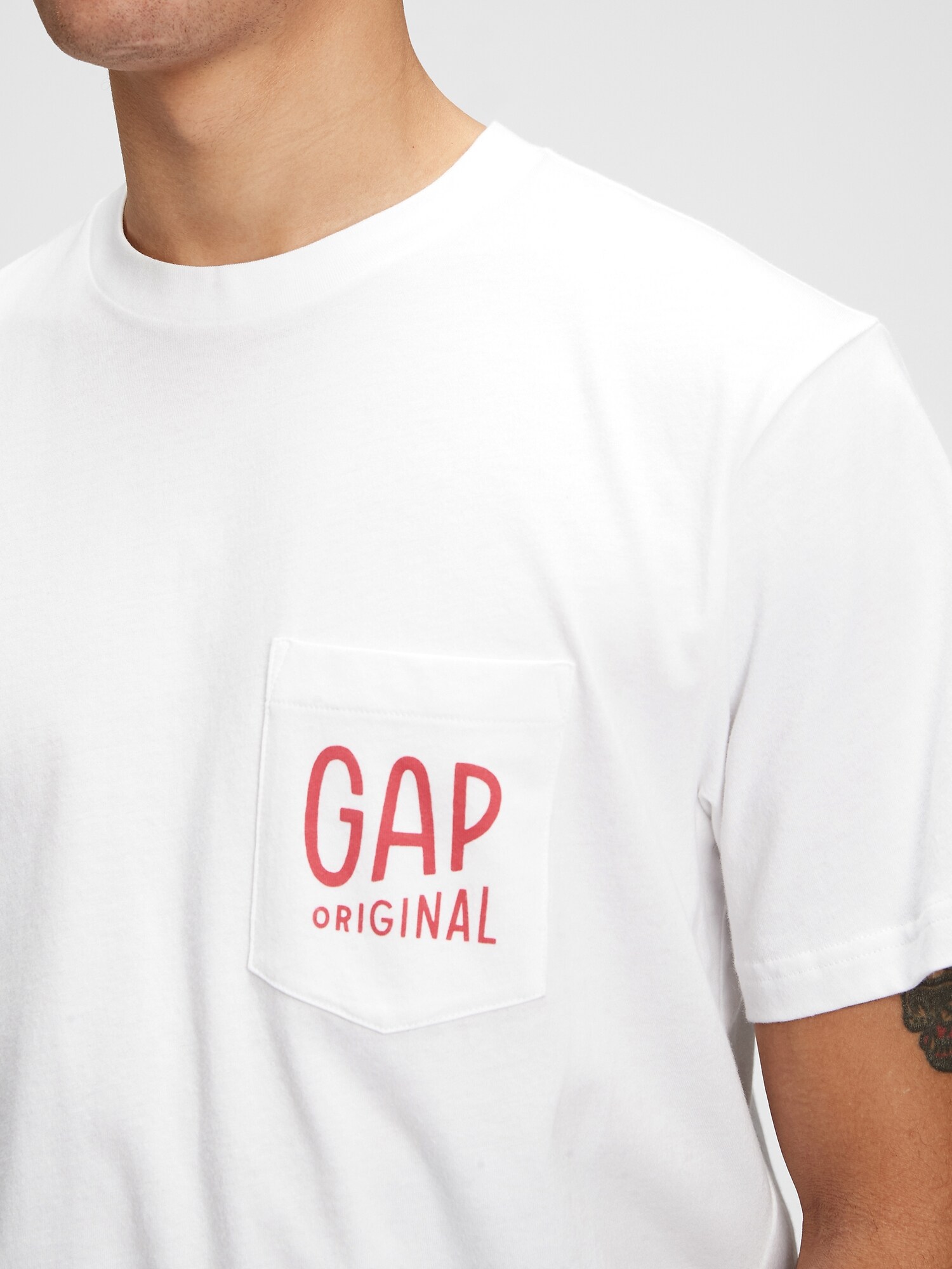 Gap Logo T-Shirt. 5