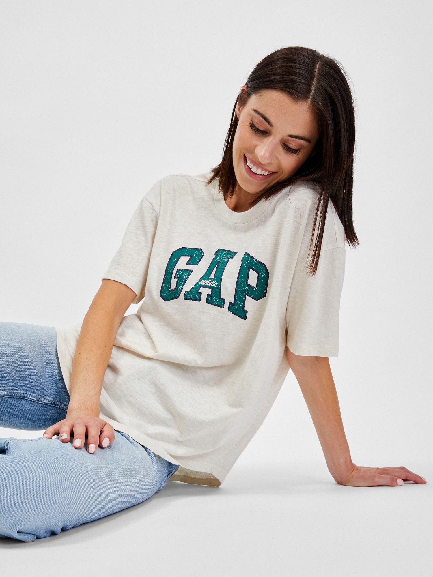Gap Logo Oversize T-Shirt. 1