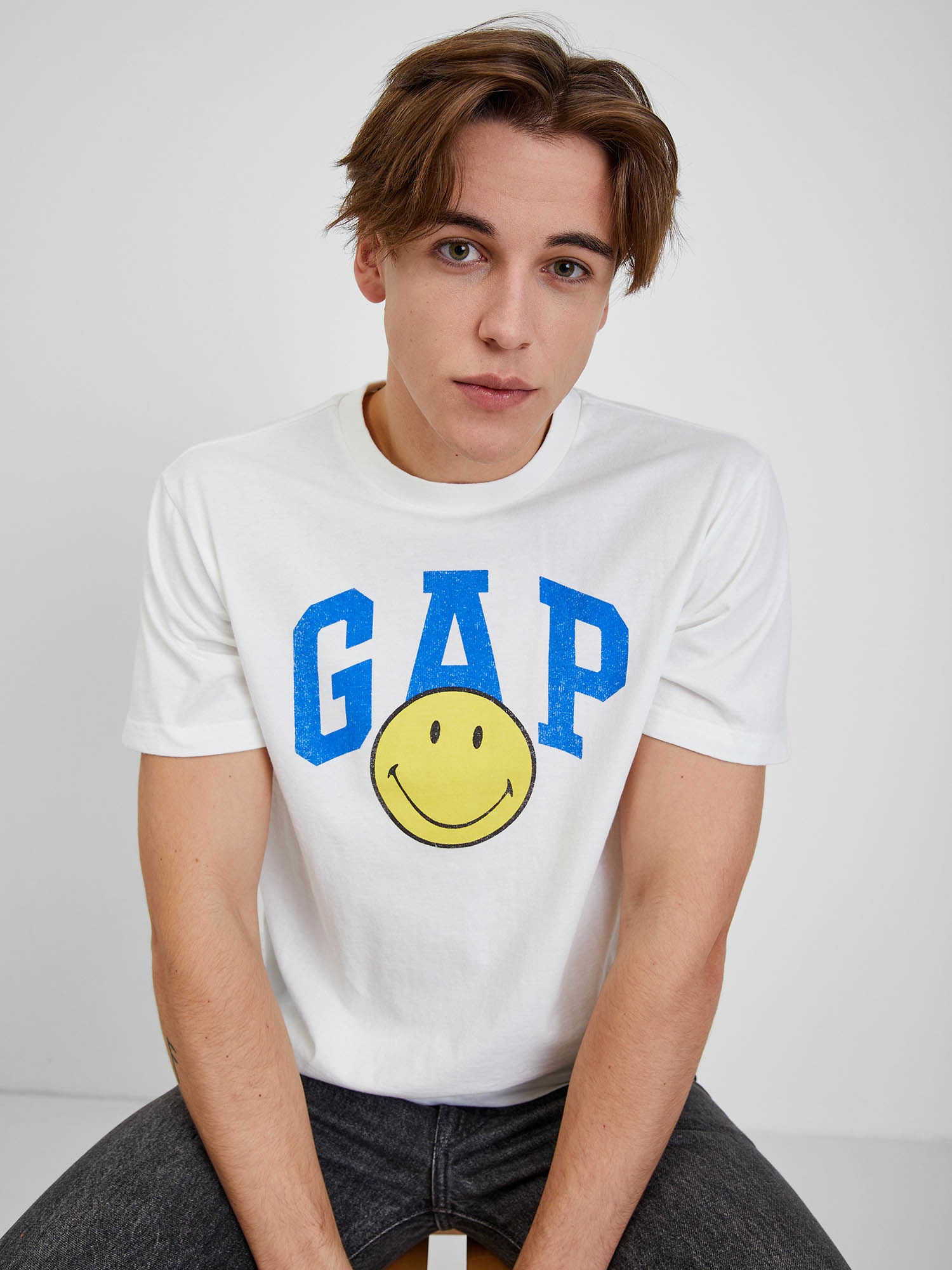 Gap × Smiley World™ Grafikli T-Shirt. 1