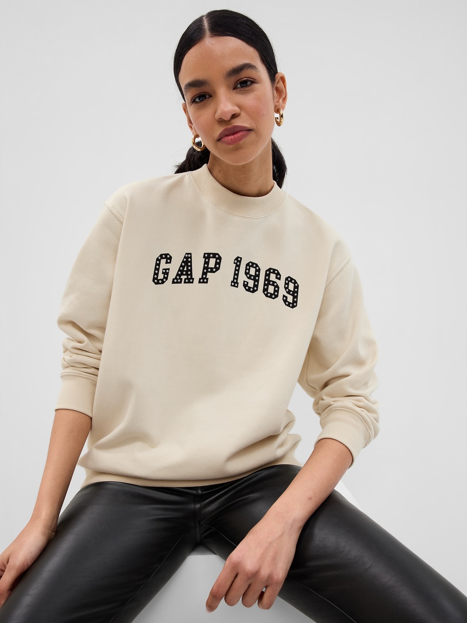 Gap Gap Logo Vintage Soft Boyfriend Sweatshirt. 1