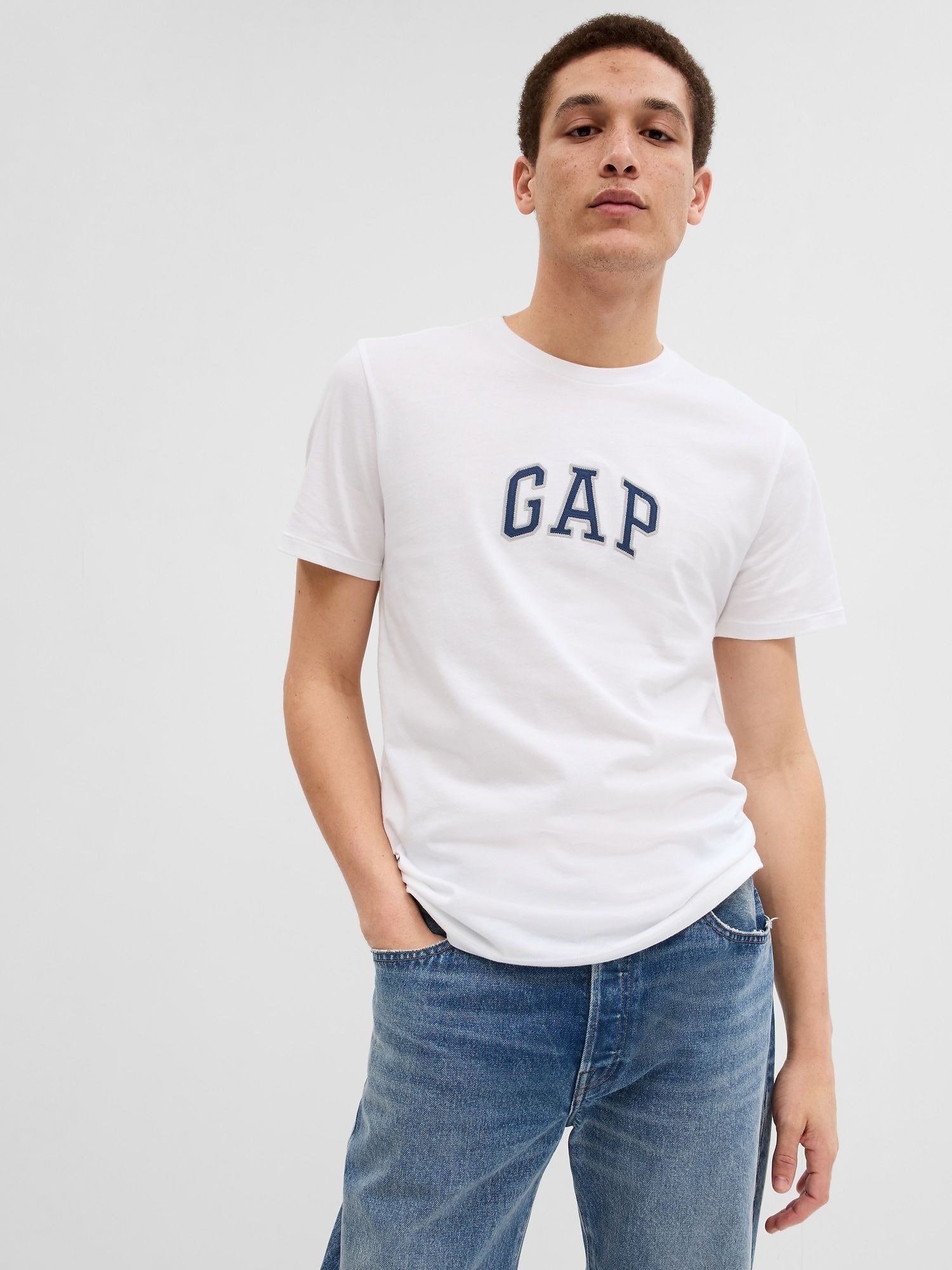 Gap Gap Logo T-Shirt. 1
