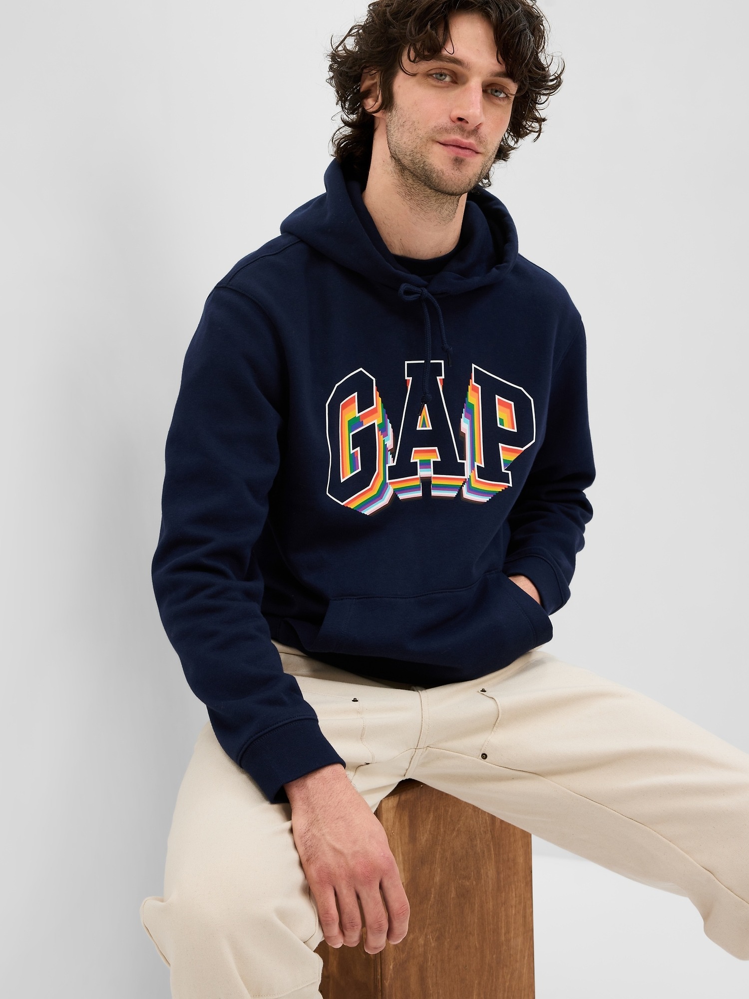 Gap Renkli Baskılı Gap Logo Sweatshirt. 1
