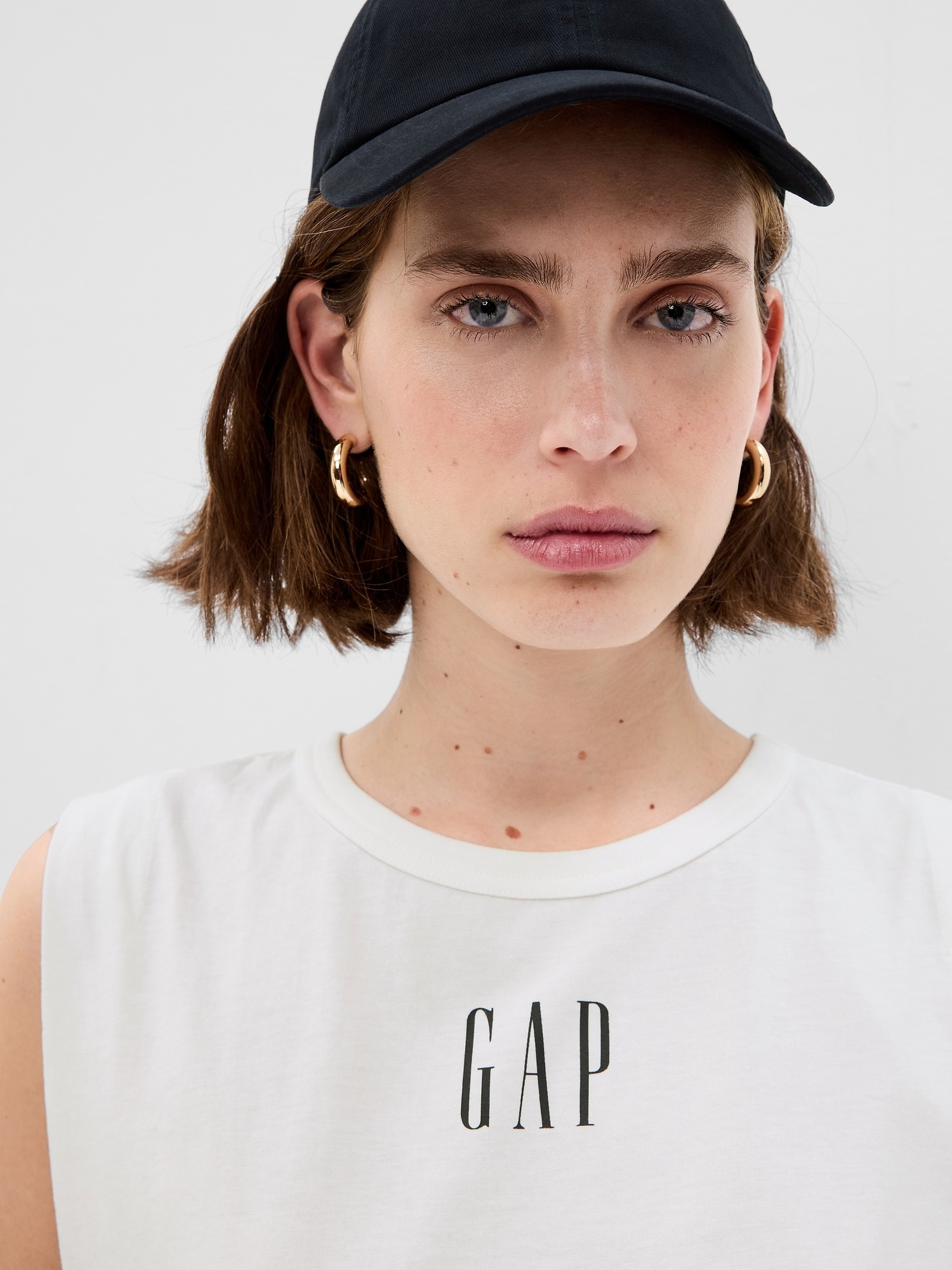 Gap Gap Logo Kolsuz T-Shirt. 1